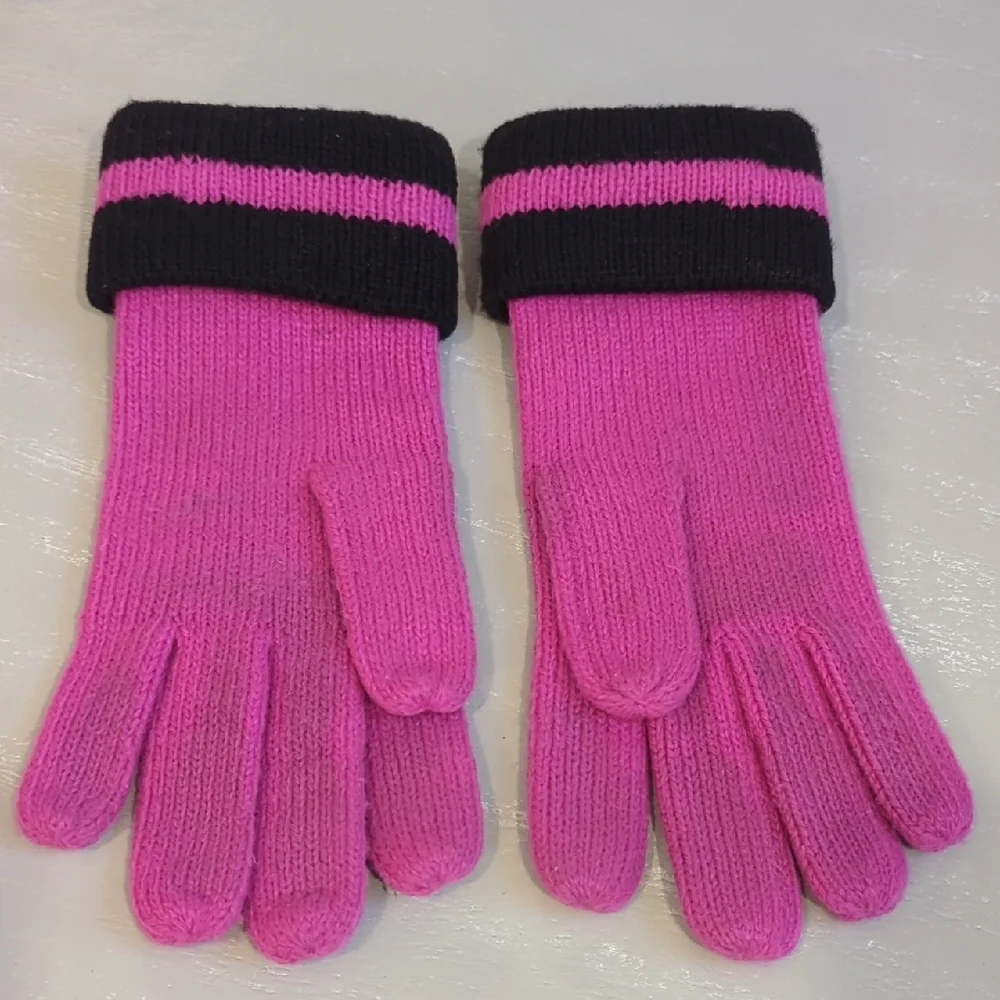 Vintage Knit Gloves with‎ Button Detail